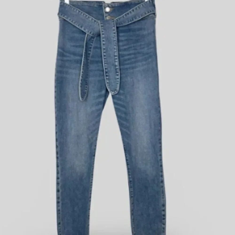 Abercrombie & Fitch Ultra High-Rise Super Skinny Ankle Jeans in Size 6/ 28